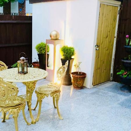 Modern Cosy Room With Private Bathroom 해로우 외부 사진