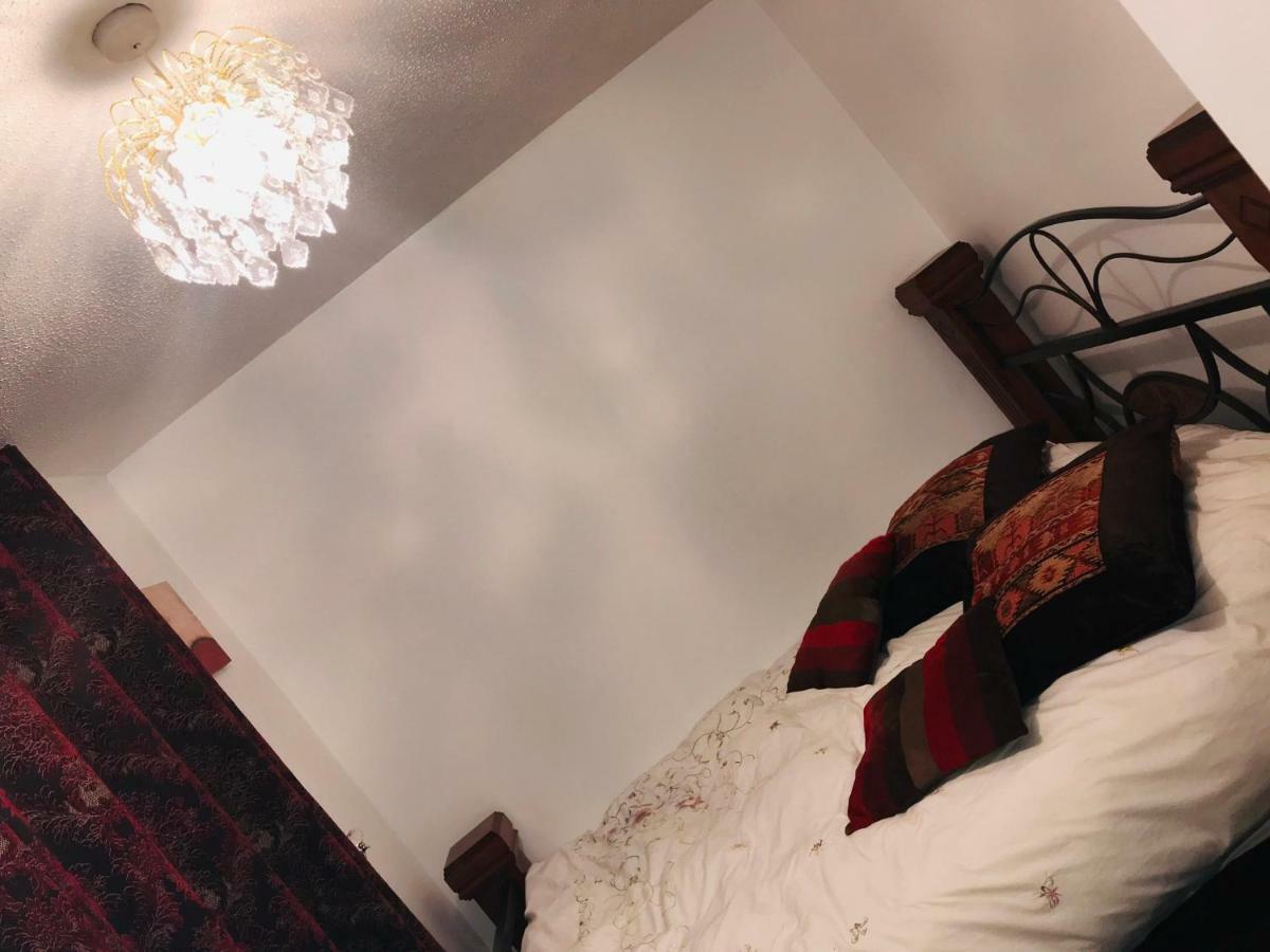 Modern Cosy Room With Private Bathroom 해로우 외부 사진