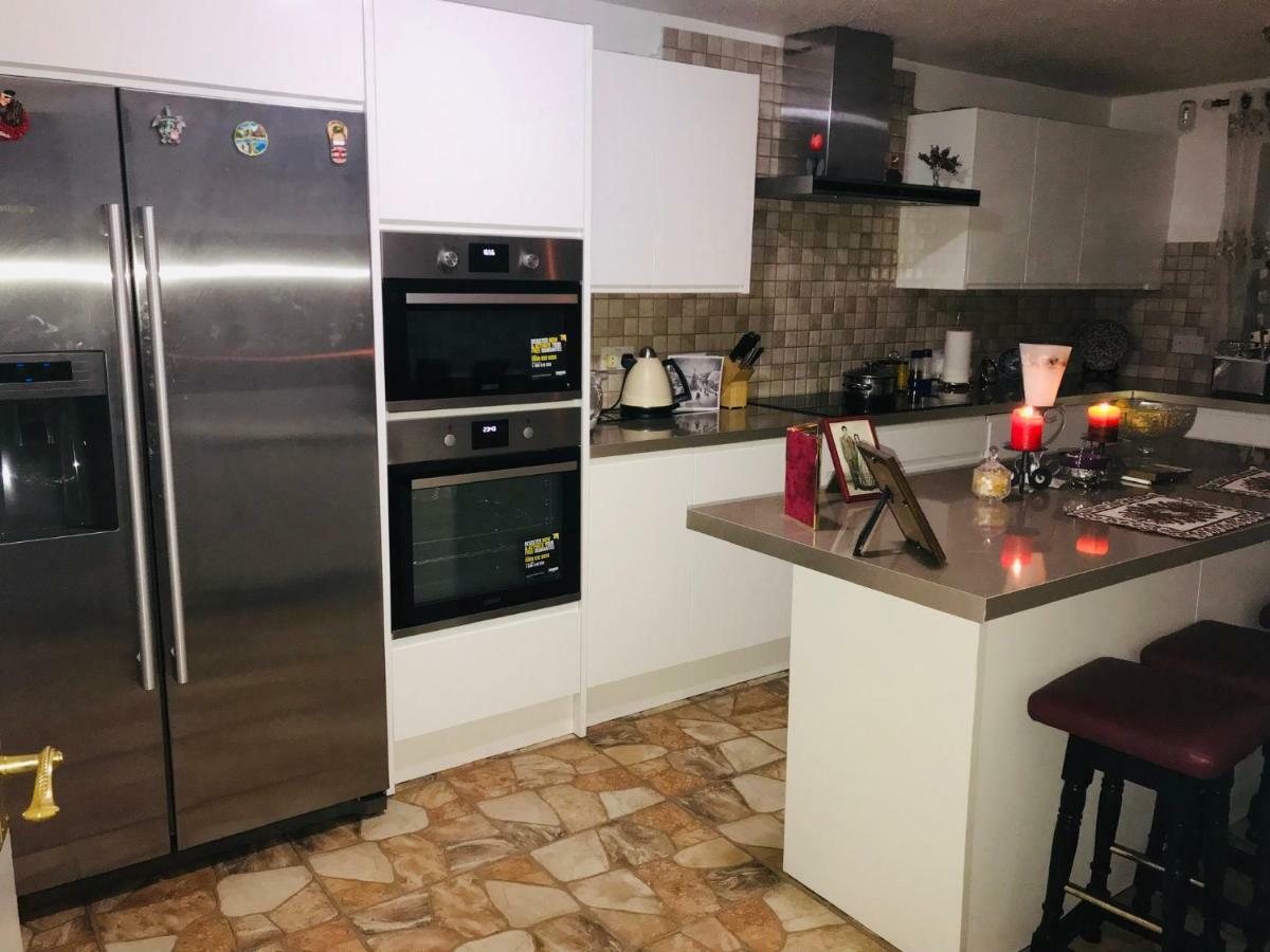 Modern Cosy Room With Private Bathroom 해로우 외부 사진