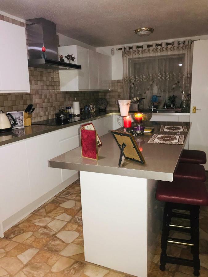 Modern Cosy Room With Private Bathroom 해로우 외부 사진